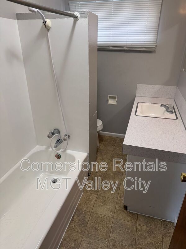 Building Photo - 807 3rd St SW