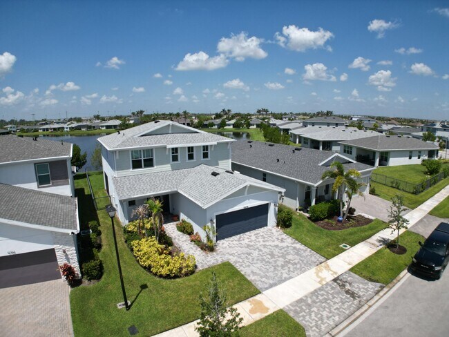 Building Photo - 10696 SW Estella Ln