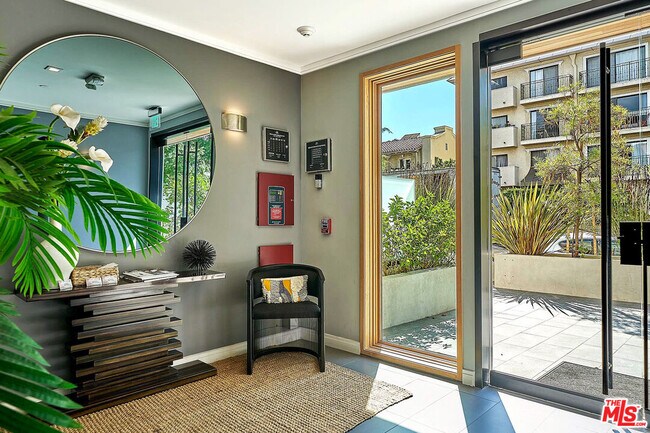 Building Photo - 132 N Swall Dr