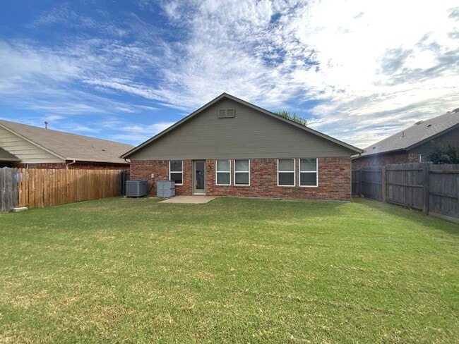Building Photo - 3 bedroom 2 bath - SW OKC