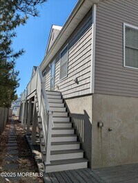 Building Photo - 103 8th Ave