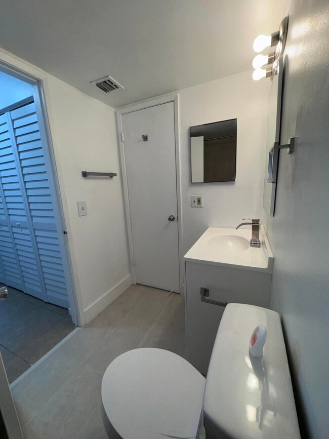 Building Photo - 9968 Nob Hill Ln