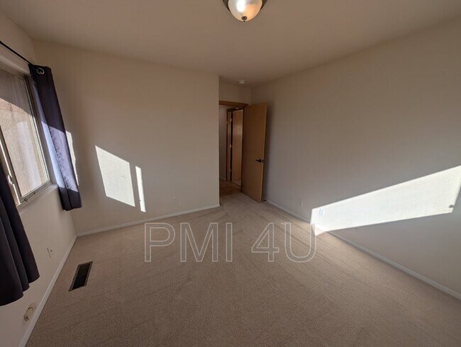 Building Photo - 12612 Carmel Ct NE