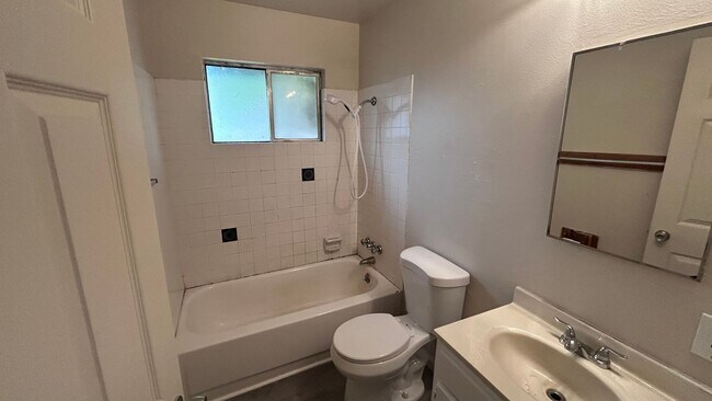 Building Photo - Water, Sewer Included