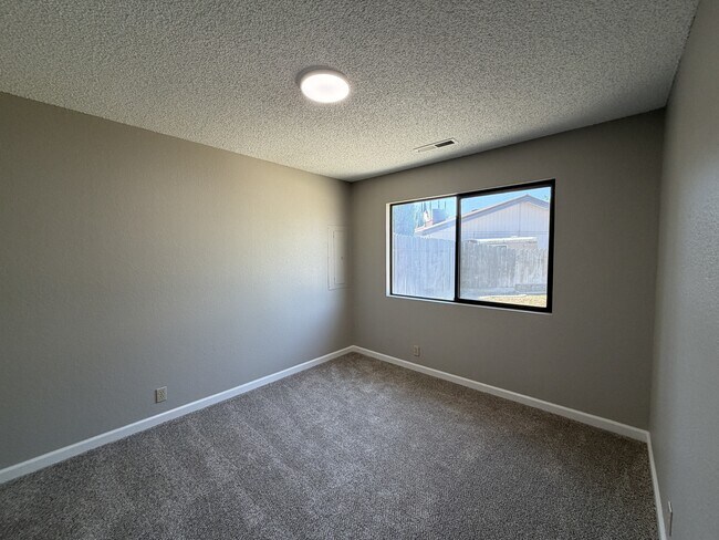 Building Photo - 1120 Landreth Ct