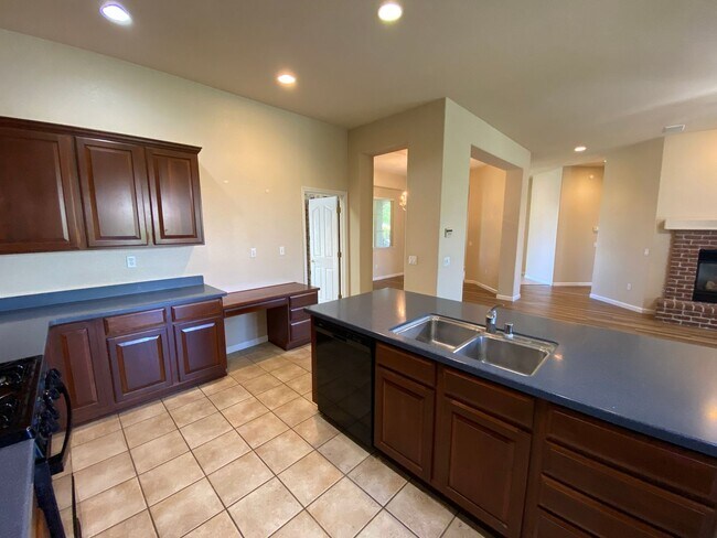 Building Photo - Beautiful 55+ Home in Heritage Lakeside
