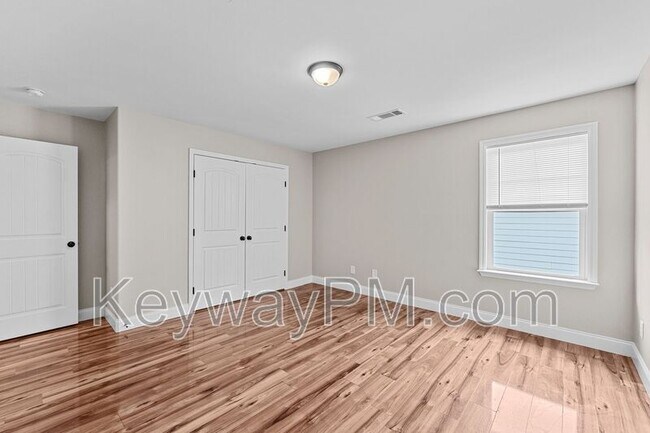 Building Photo - 716 Herrington Dr