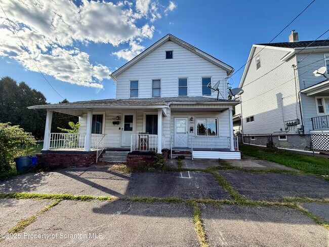 Primary Photo - 949 Carmalt St