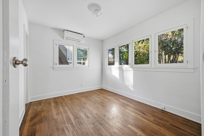 Building Photo - Charming 2-Bedroom Home with Private Yard