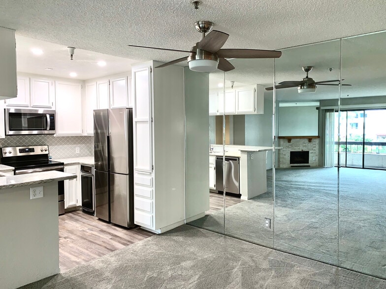 Dining space - 5665 Friars Rd