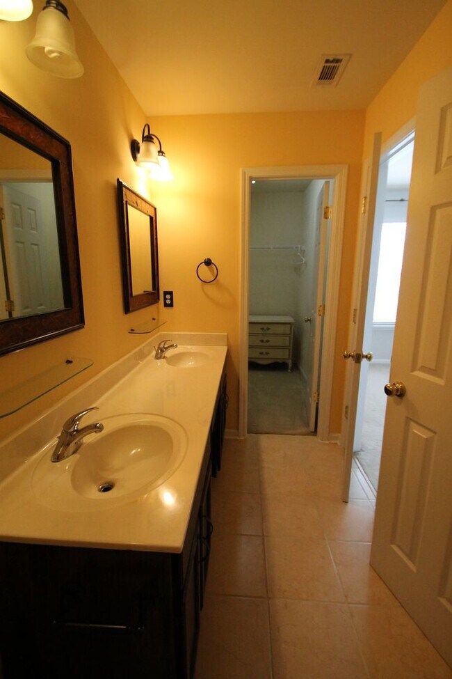 Building Photo - 7309 Sun Dance Dr