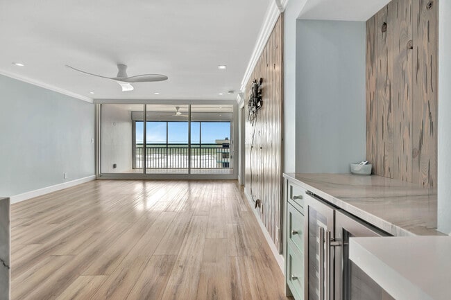 Building Photo - 911 Ocean Dr