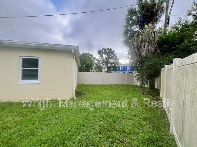 Building Photo - 8330 Waverly Rd N