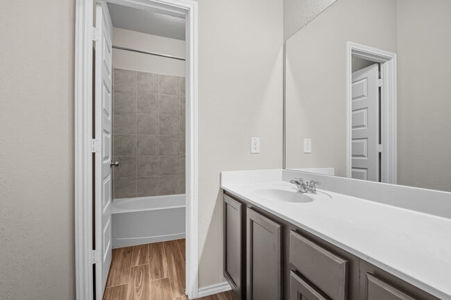 Building Photo - 5415 Moni Rock Dr