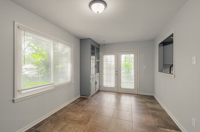 Building Photo - 9411 Fairwood Dr