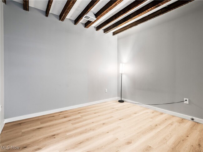 Building Photo - 2401 Scranton Rd
