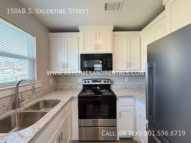 Building Photo - 1504 S Valentine St