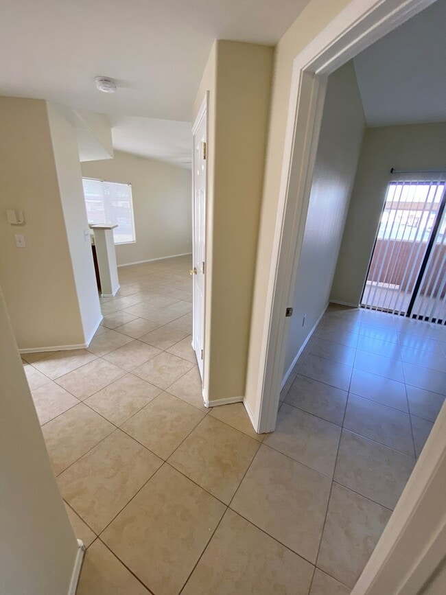 Building Photo - MAY MOVE IN SPECIAL - 1 Bedroom 1 Bath in ...