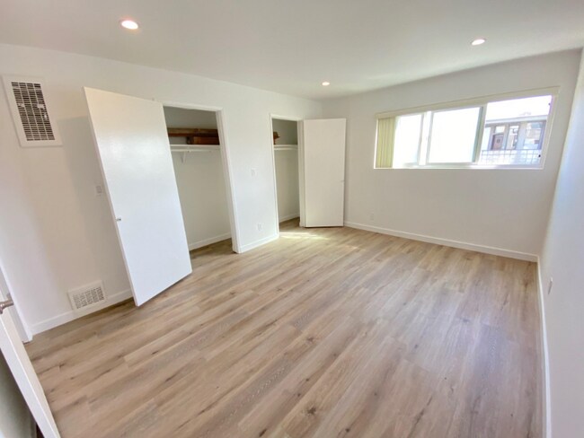 Building Photo - 1728 28th Ave