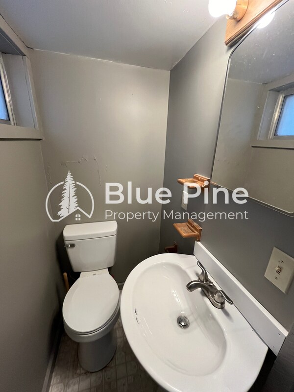 Building Photo - 542 K St