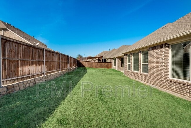 Building Photo - 2818 Balmoral Dr