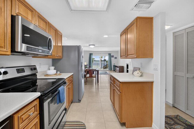 Building Photo - 3131 S Ridgewood Ave