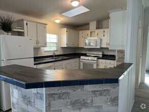 Building Photo - 1601 E Slaughter Ln