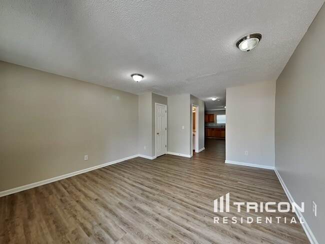 Building Photo - 533 Gingerbread Ct S