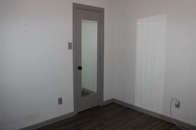 Building Photo - 915 W Lovers Ln