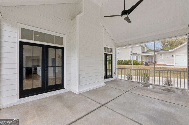 Building Photo - 98 Middle St