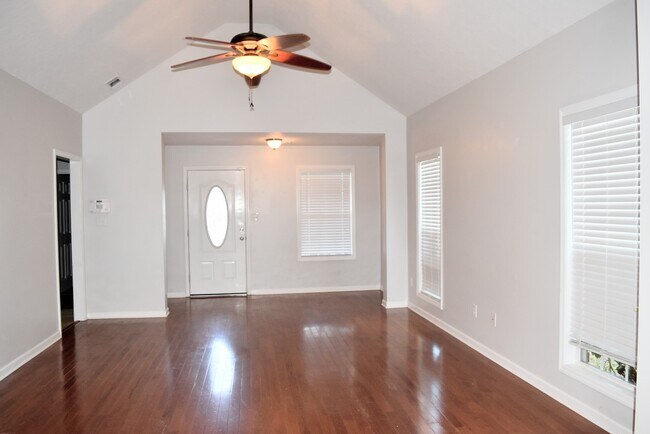 Building Photo - You've Found It! Split floor plan, fenced yard, extra storage