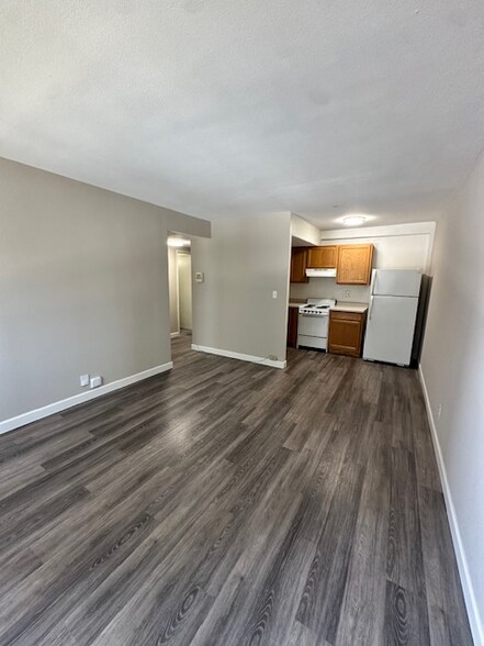 Primary Photo - 1646 N Prospect Ave