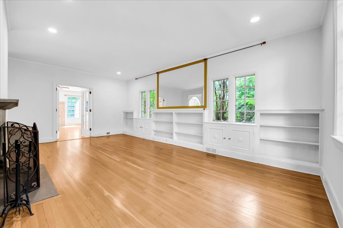 Building Photo - 455 Linden Rd