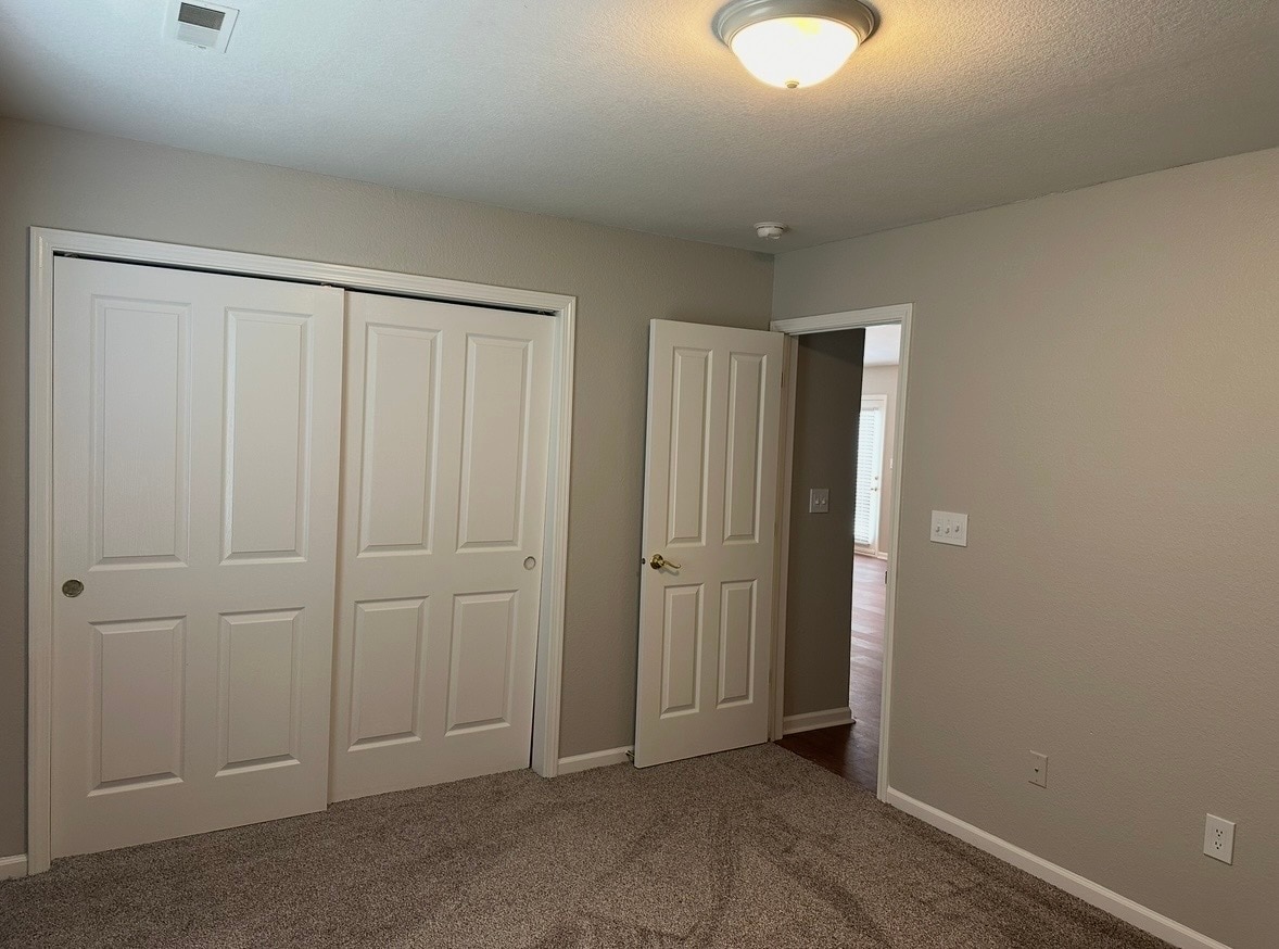 Building Photo - 543 Murphy Ln