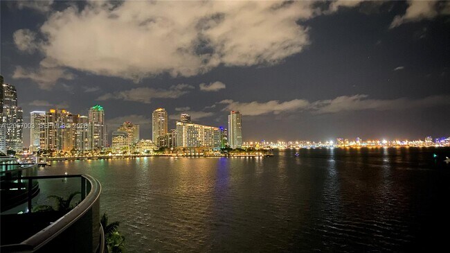Building Photo - 1331 Brickell Bay Dr