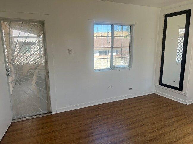 Building Photo - 454 S Sydney Dr