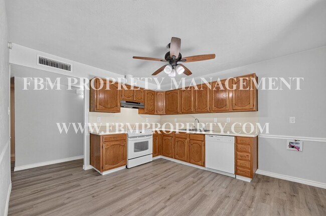 Building Photo - 407 Woodhurst Dr