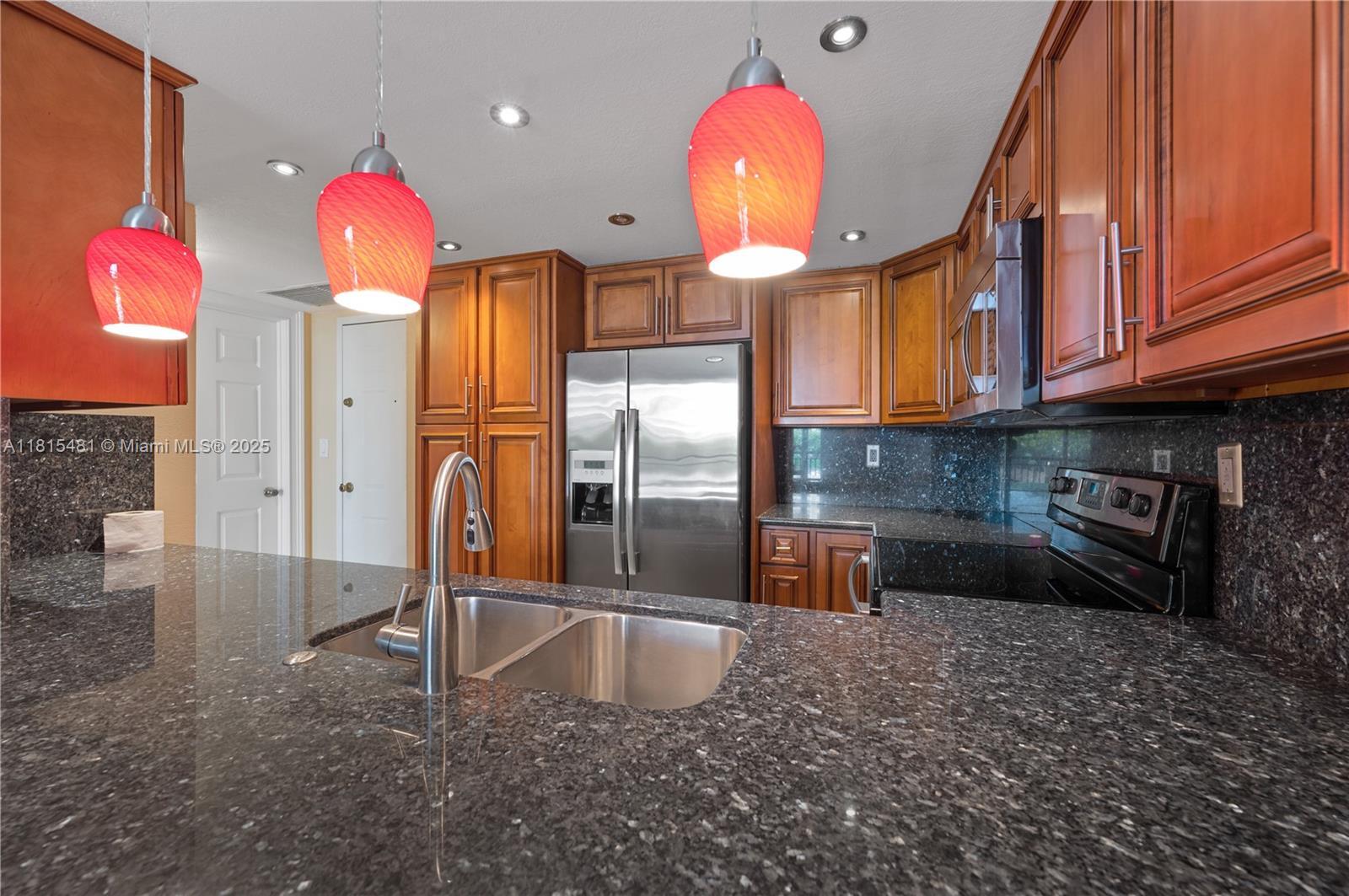 Building Photo - 540 Brickell Key Dr