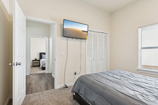 Building Photo - Spacious Custom New Build- 4 Bed 2 Bath Ho...