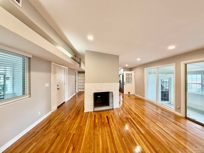 Building Photo - 205 Fairpoint Dr