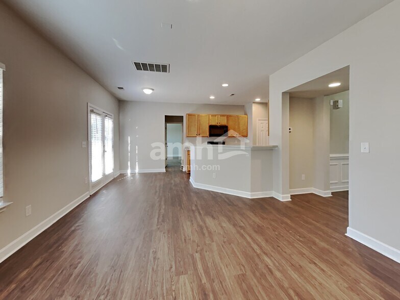 Building Photo - 111 Hawleyville Ln