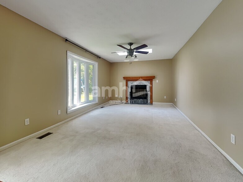 Building Photo - 643 Cassel Creek Dr