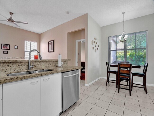 Building Photo - 938 Bluewood Terrace