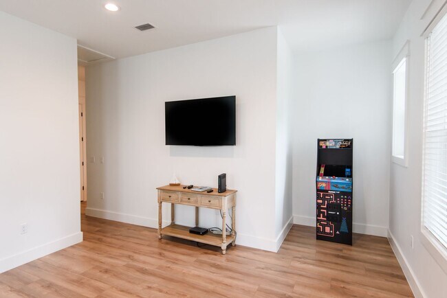 Building Photo - Elegant 4-Bedroom Home in Lakeside at Blue...
