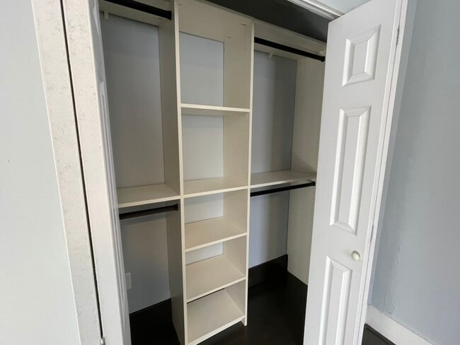 Building Photo - 2147 St James Dr