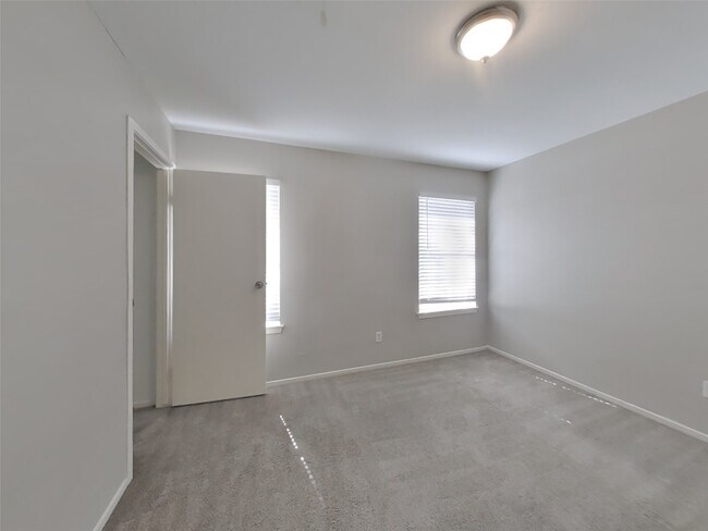 Building Photo - 2007 Smoke Rock Dr