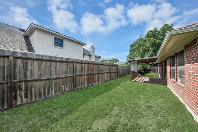 Building Photo - 8322 Adler Lake Dr