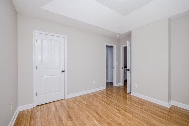 Building Photo - 304 York Ln