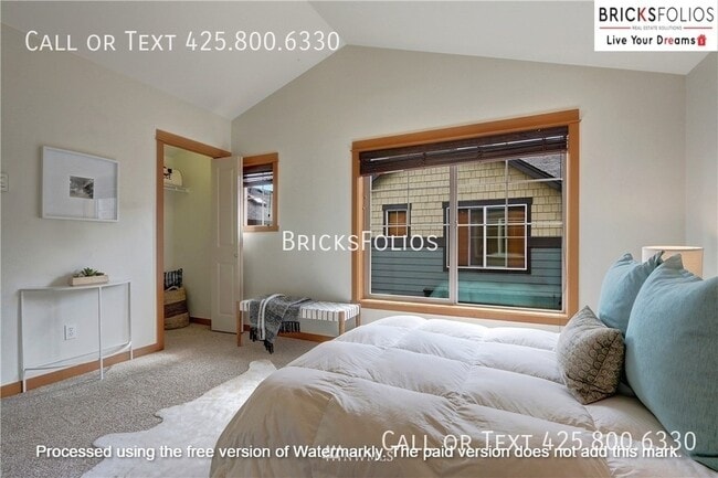 Building Photo - 11316 8th Ave NE