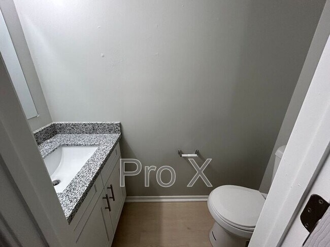 Building Photo - 1379 E Sequoyah Ct